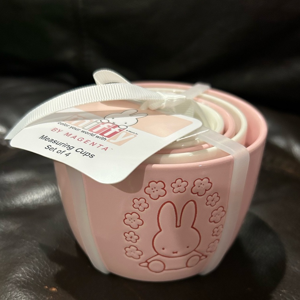 BNWT Magenta Pink Miffy Measuring Cups Set